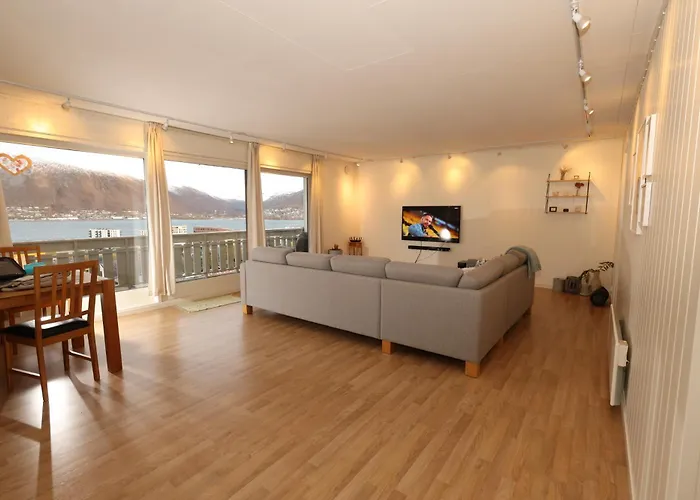 Rum i privatbostad Beautiful View, Good Location, 2 Beds, 1 Bedroom *