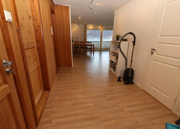 Beautiful View, Good Location, 2 Beds, 1 Bedroom