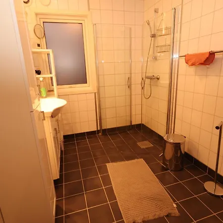 Beautiful View, Good Location, 2 Beds, 1 Bedroom בית אירוח *